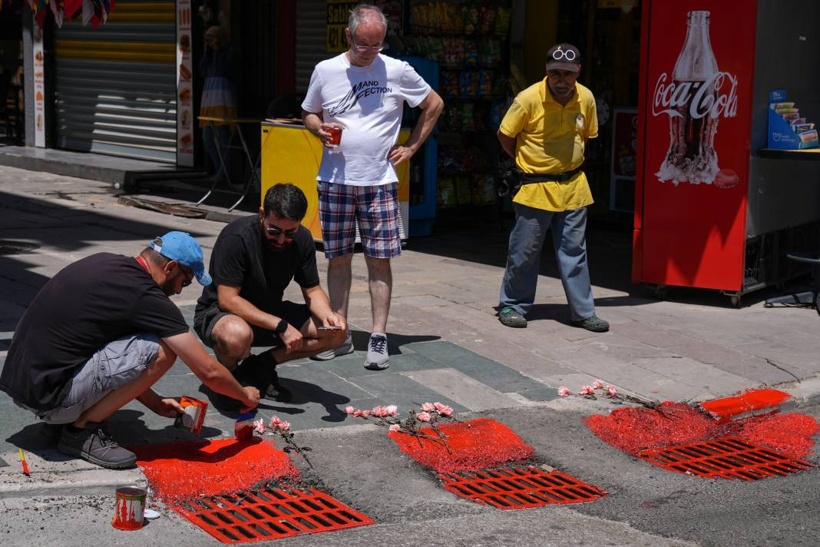 Elektrik Faciasının Olduğu Sokakta Mazgallar Kırmızıya Boyandı - Fotoğraf: 6